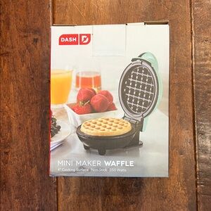 Dash Mini Maker Waffle Iron